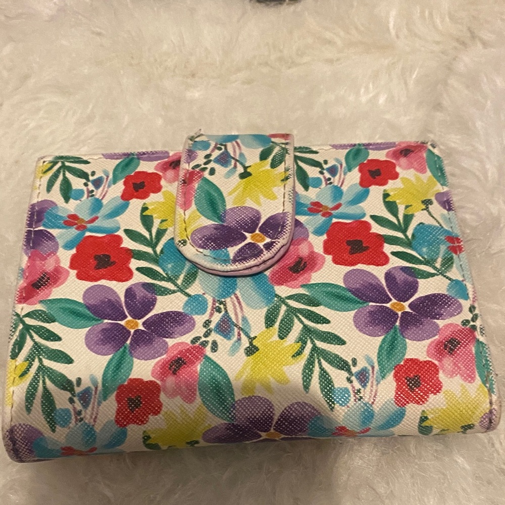 Boscovs Floral Women's Wallet 2 bill seperator & 16 card holder